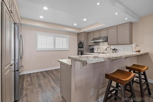 6770 Caminito Del Greco, San Diego, CA 92120