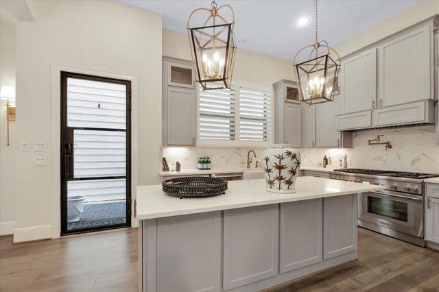 540 W 26th Street A, Houston, TX 77008