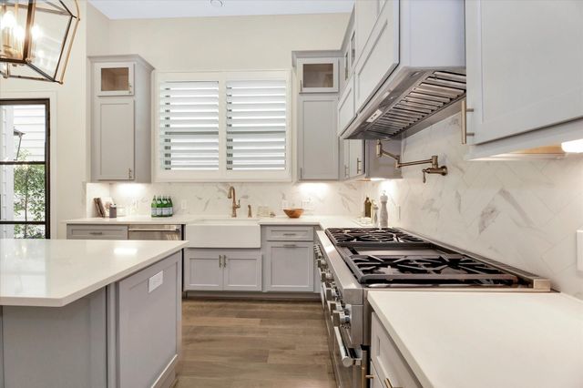 540 W 26th Street A, Houston, TX 77008