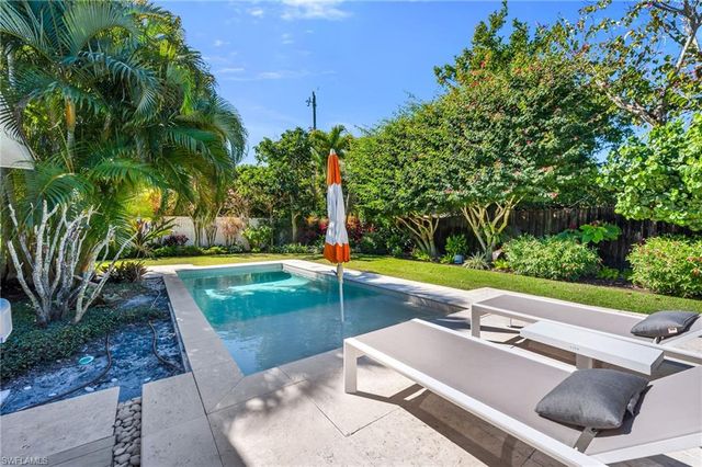 1471 Murex DR, Naples, FL 34102