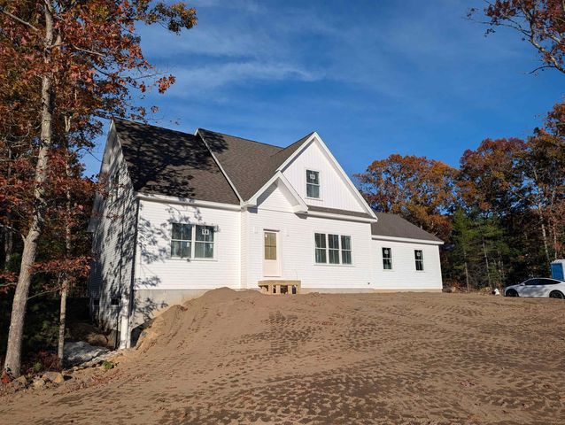 9 Chestnut Way, Lee, NH 03861