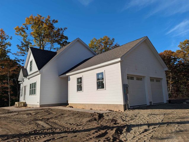 9 Chestnut Way, Lee, NH 03861