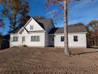 9 Chestnut Way, Lee, NH 03861