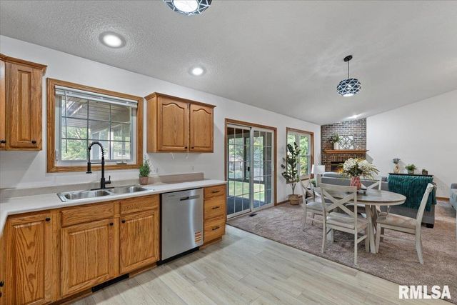 1834 ANDERSON Court, Bettendorf, IA 52722