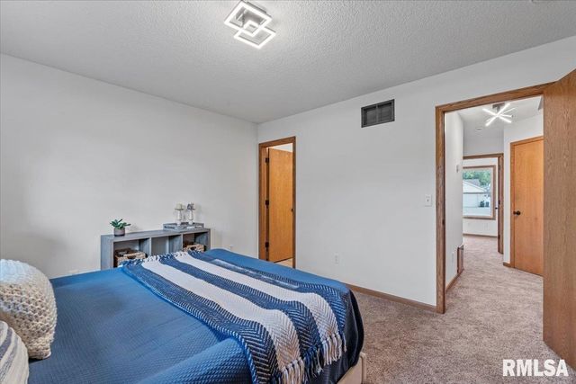 1834 ANDERSON Court, Bettendorf, IA 52722