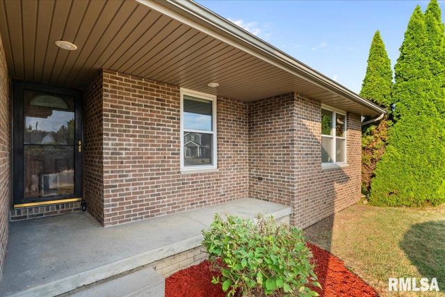 1834 ANDERSON Court, Bettendorf, IA 52722