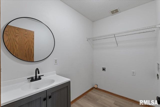 1834 ANDERSON Court, Bettendorf, IA 52722