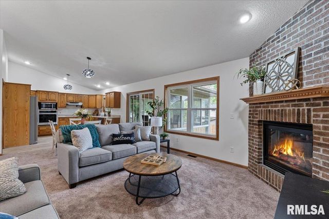 1834 ANDERSON Court, Bettendorf, IA 52722