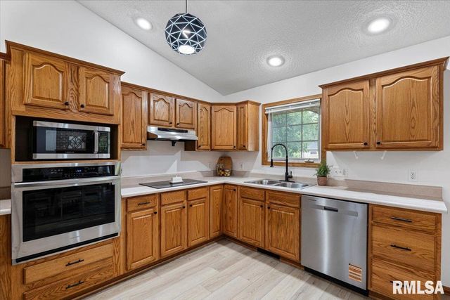 1834 ANDERSON Court, Bettendorf, IA 52722