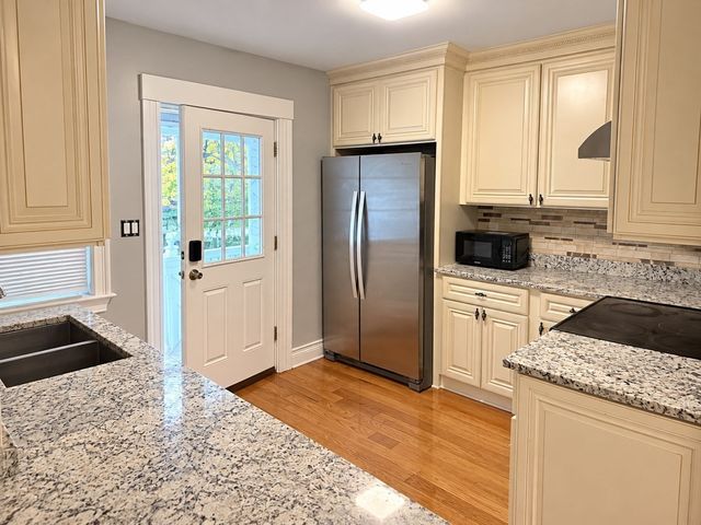 291 Washington St 1, Canton, MA 02021