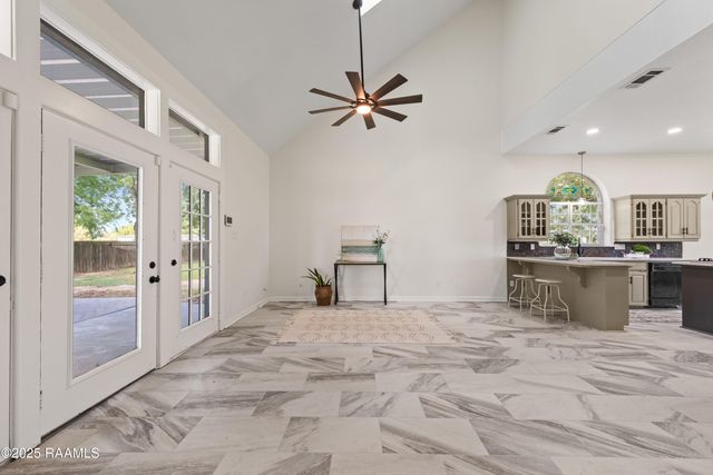 1124 Grand Anse Highway, Breaux Bridge, LA 70517