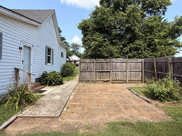 629 Martha Ave, Gallatin, TN 37066