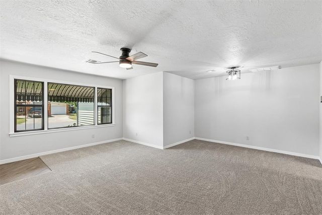 318 S Walnut Street, Apache, OK 73006