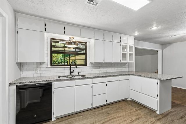 318 S Walnut Street, Apache, OK 73006