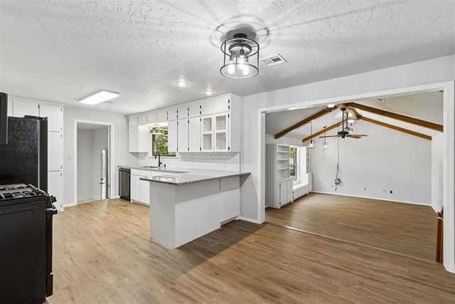 318 S Walnut Street, Apache, OK 73006