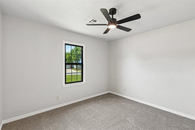 318 S Walnut Street, Apache, OK 73006