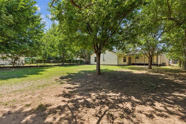 318 S Walnut Street, Apache, OK 73006