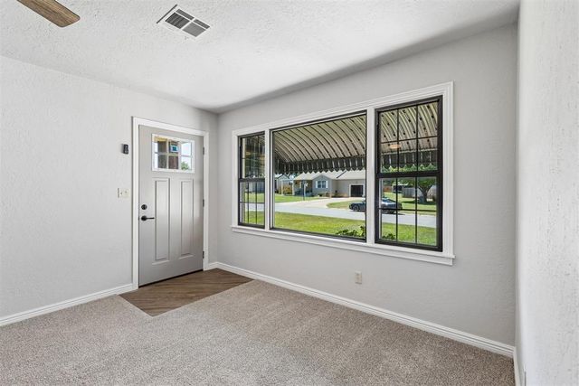 318 S Walnut Street, Apache, OK 73006