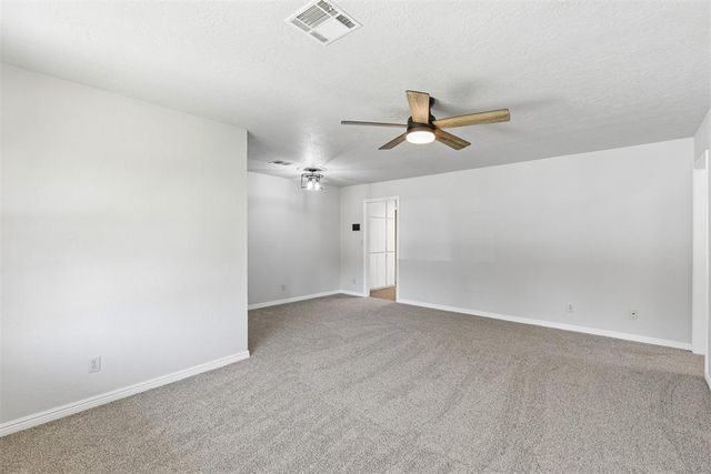 318 S Walnut Street, Apache, OK 73006