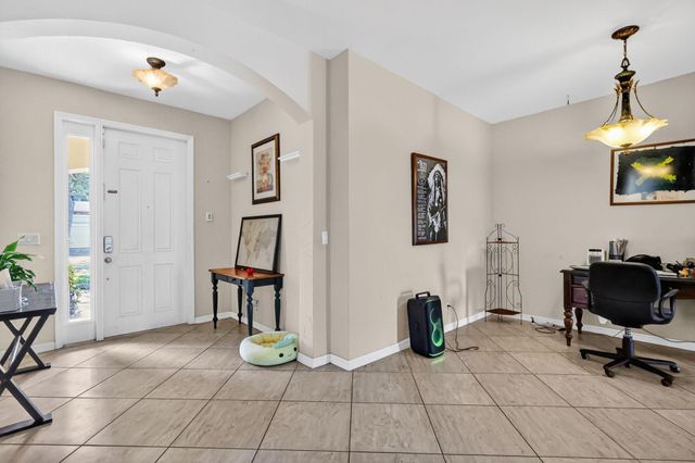 6720 Osage Circle, Greenacres, FL 33413