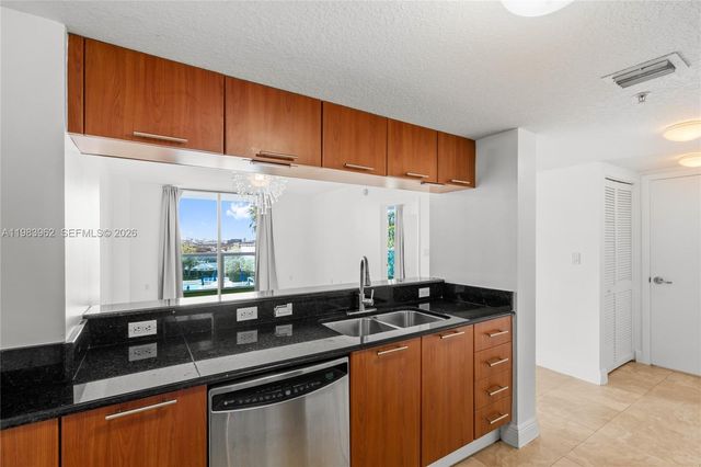 1800 N Bayshore Dr 1208, Miami, FL 33132