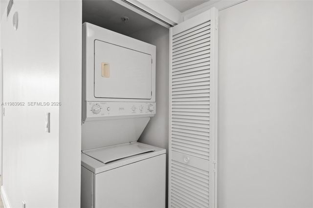 1800 N Bayshore Dr 1208, Miami, FL 33132