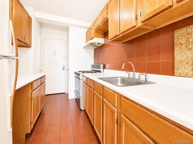 4 Fordham Hill Oval 14G, Bronx, NY 10468