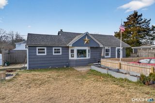 2 John Avenue, Waterford, CT 06375