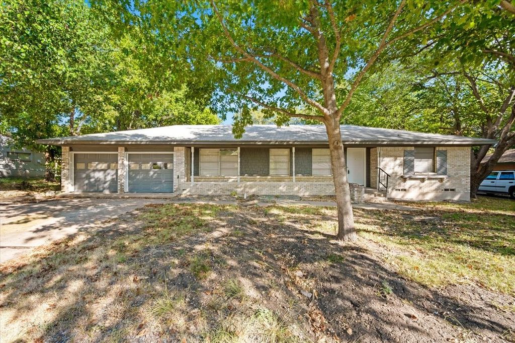 305 Valleyglen Drive, Desoto, TX 75115 — exterior