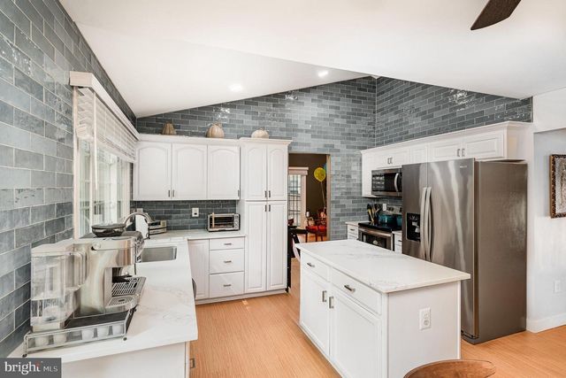 15425 BEACHVIEW DR, Dumfries, VA 22025