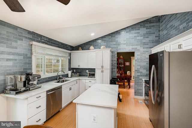 15425 BEACHVIEW DR, Dumfries, VA 22025