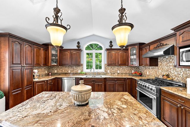 1298 Rebecca Rd, Dighton, MA 02764