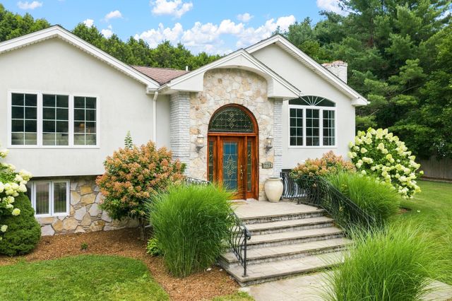 1298 Rebecca Rd, Dighton, MA 02764