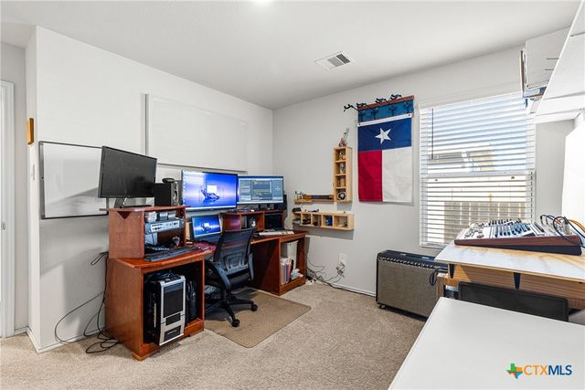 302 N Richland Drive, Lockhart, TX 78644