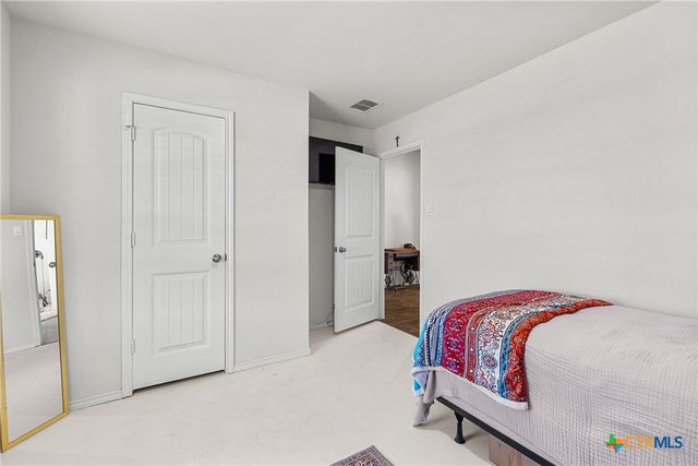 302 N Richland Drive, Lockhart, TX 78644