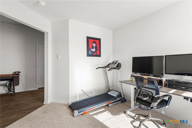 302 N Richland Drive, Lockhart, TX 78644