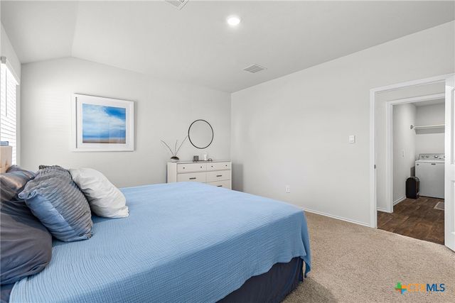 302 N Richland Drive, Lockhart, TX 78644