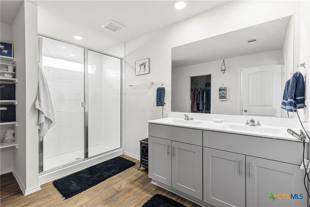 302 N Richland Drive, Lockhart, TX 78644