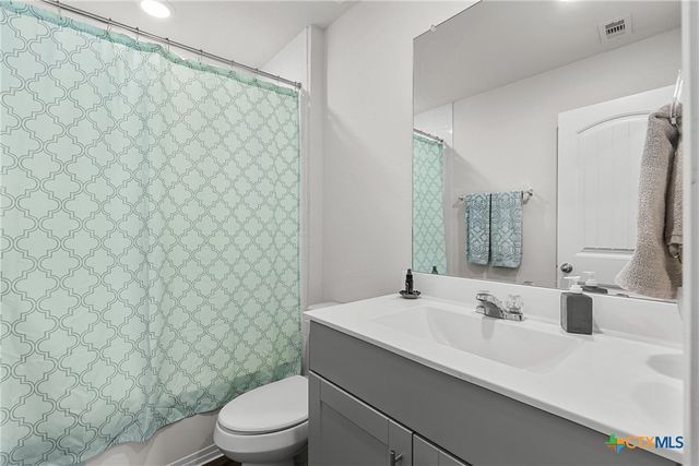 302 N Richland Drive, Lockhart, TX 78644