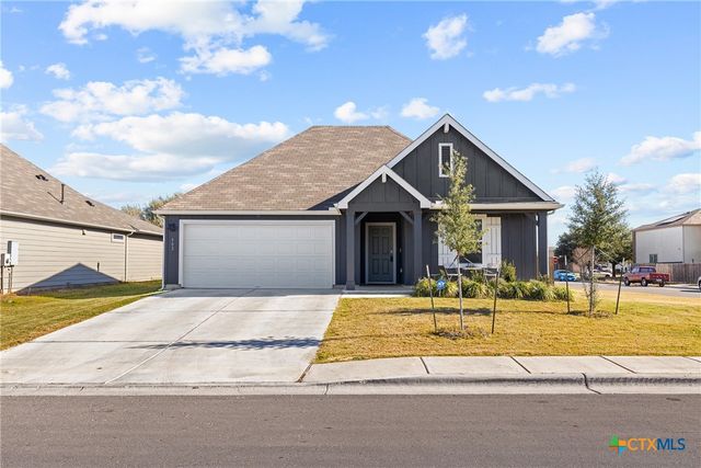 302 N Richland Drive, Lockhart, TX 78644