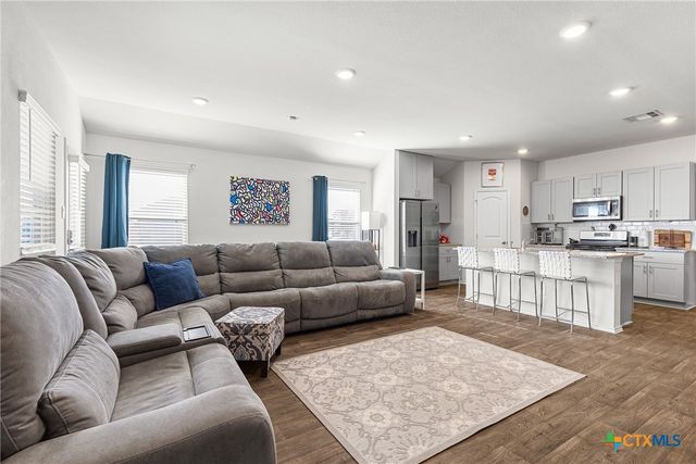 302 N Richland Drive, Lockhart, TX 78644