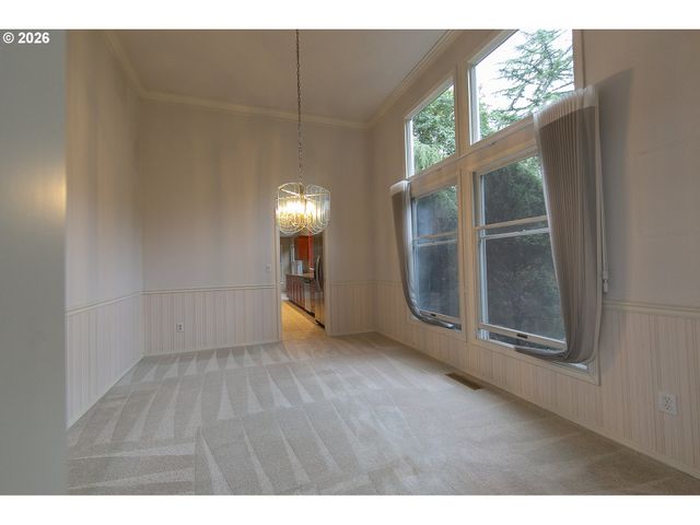 5698 CHARLES Cir, Lake Oswego, OR 97035