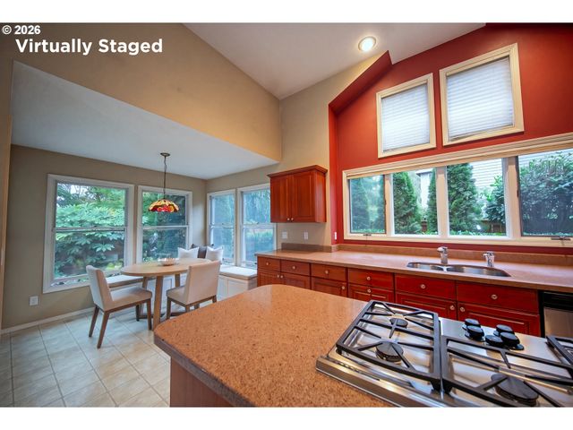 5698 CHARLES Cir, Lake Oswego, OR 97035