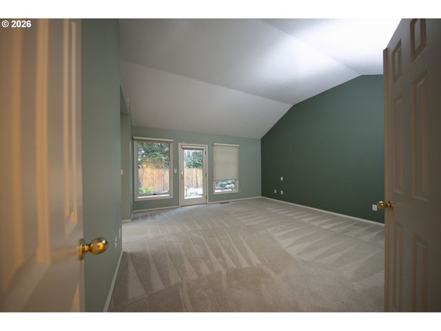 5698 CHARLES Cir, Lake Oswego, OR 97035