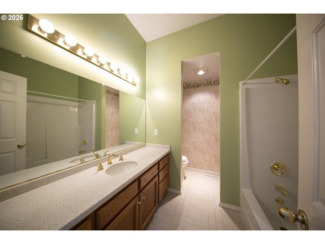5698 CHARLES Cir, Lake Oswego, OR 97035