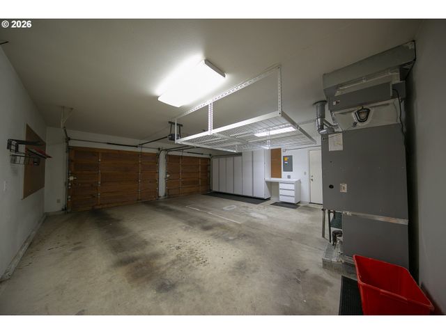 5698 CHARLES Cir, Lake Oswego, OR 97035