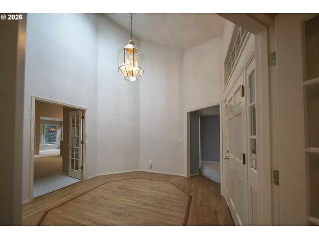 5698 CHARLES Cir, Lake Oswego, OR 97035