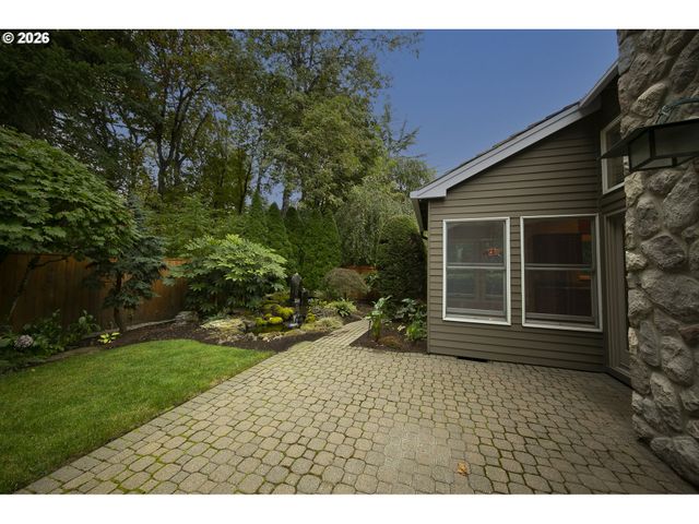 5698 CHARLES Cir, Lake Oswego, OR 97035