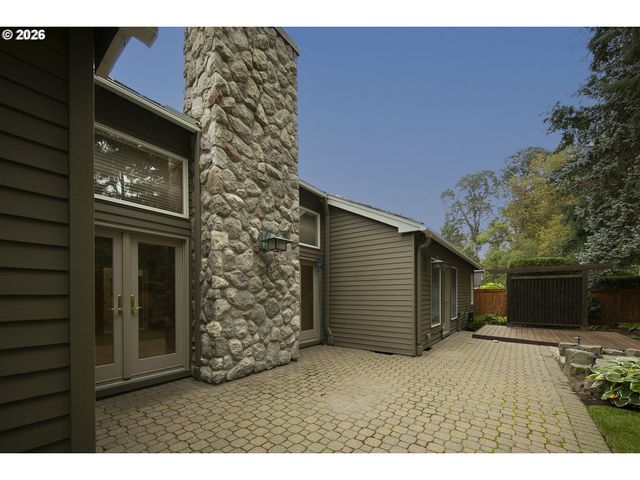 5698 CHARLES Cir, Lake Oswego, OR 97035