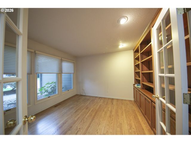 5698 CHARLES Cir, Lake Oswego, OR 97035